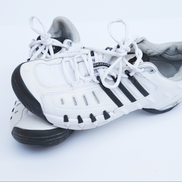 le adidas addidas femminili di atletica poshmark le adidas addidas femminili di atletica poshmark